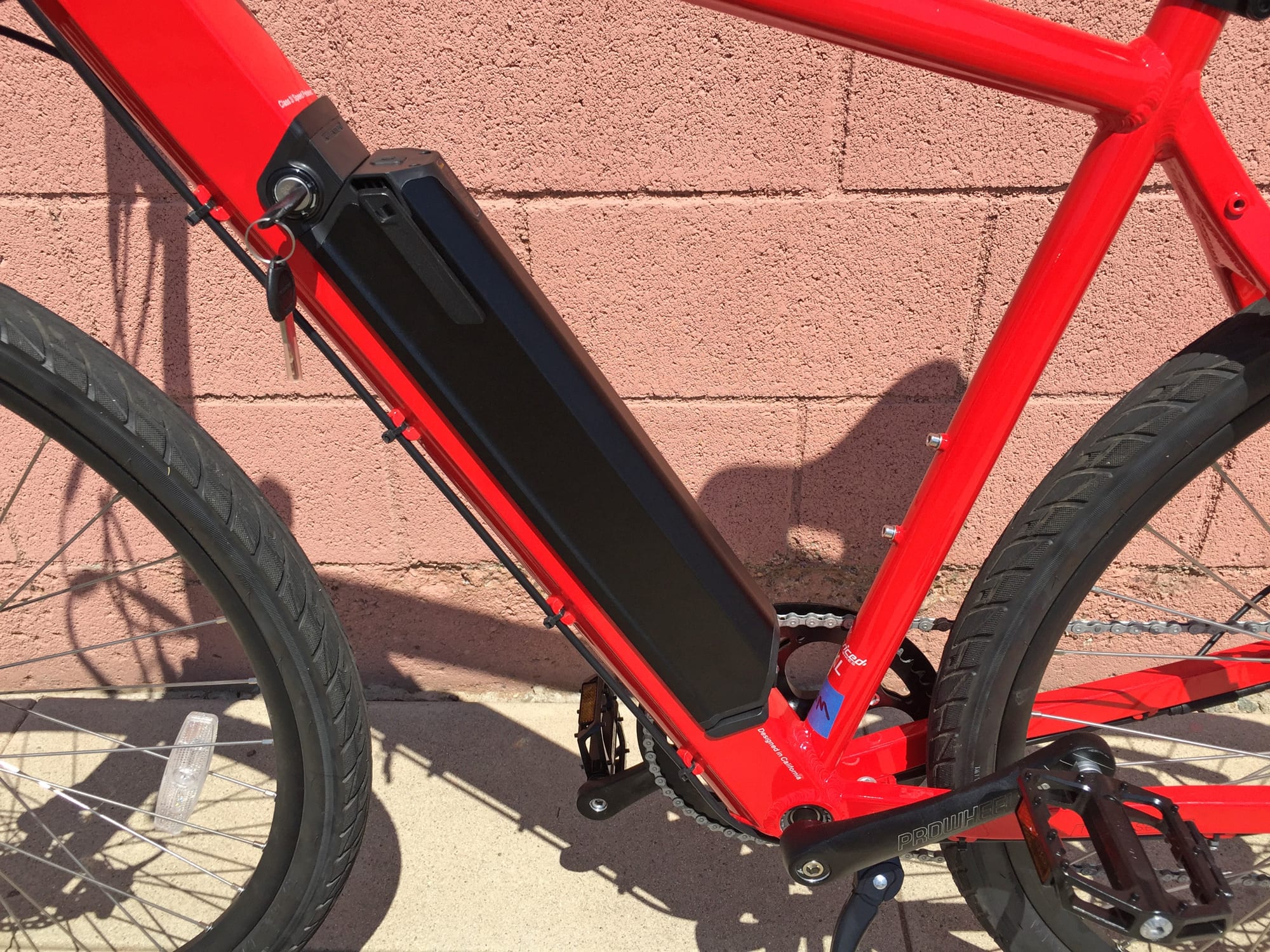 juiced-bikes-crosscurrent-removable-battery-key.jpg
