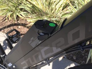 Juiced Bikes Crosscurrent Air Integrated 5 Volt Usb Port On Battery