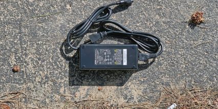 Izip E3 Brio Sr Suntour 2amp Portable Battery Charger