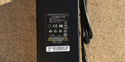 Surface604 Rook 1.4lb 2amp Charger