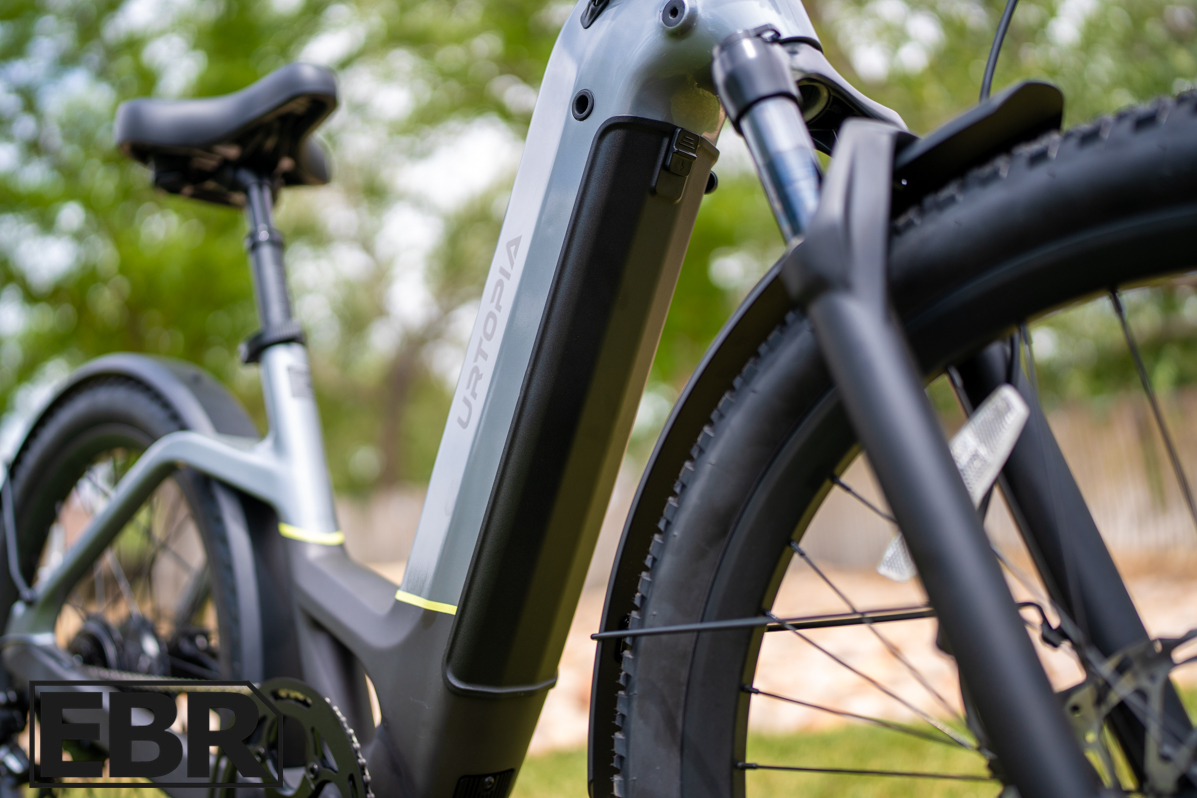 Urtopia Carbon Atom removable battery close-up detail