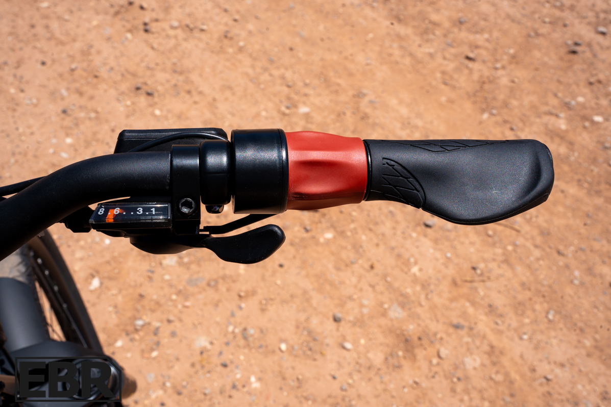 Momentum Vida E+ EX right side handlebar controls viewed from behind