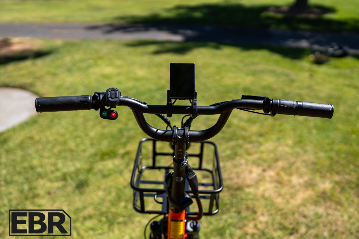 Mooncool TK2 Trike cockpit controls including handlebars display and throttle