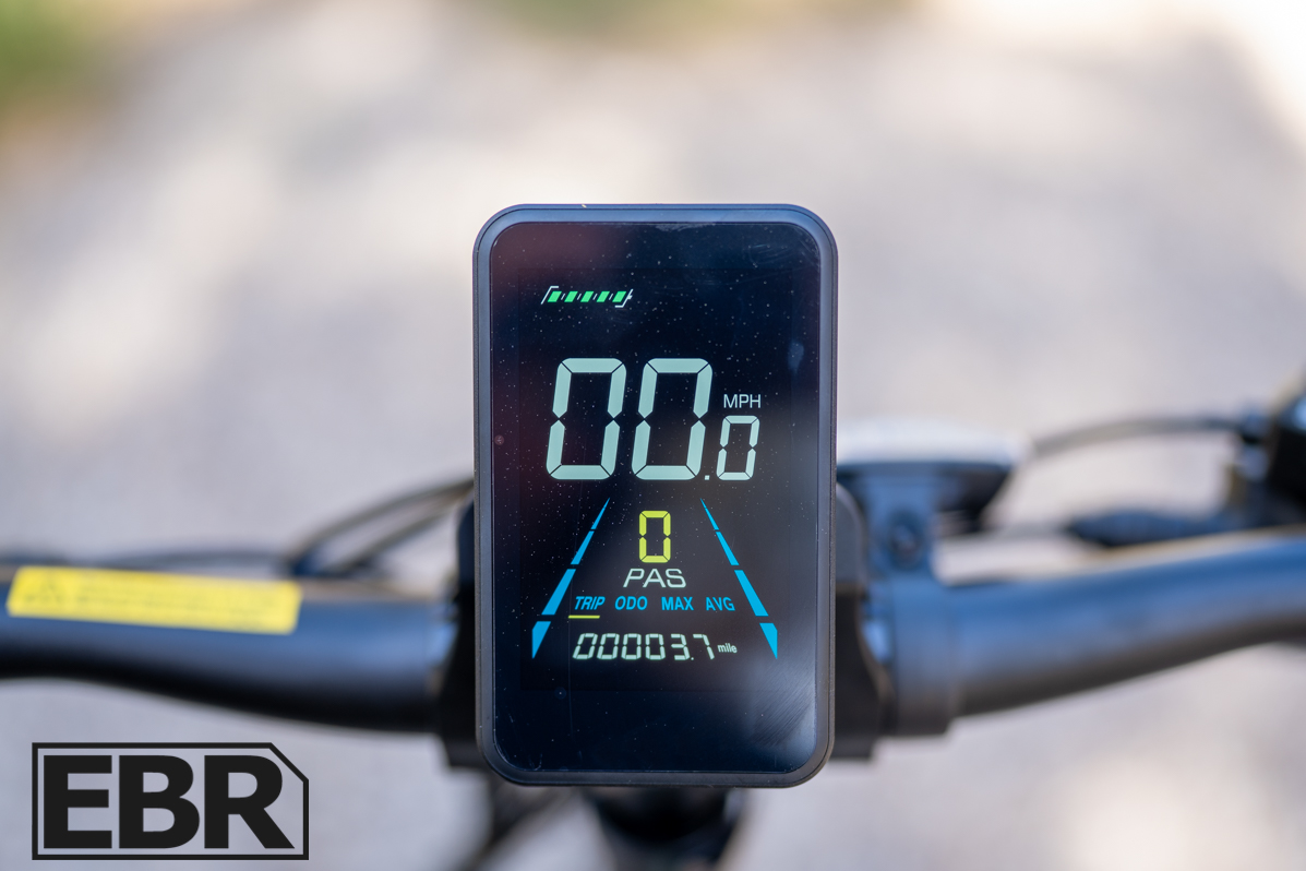 GoTrax F3 display screen showing speed and battery information