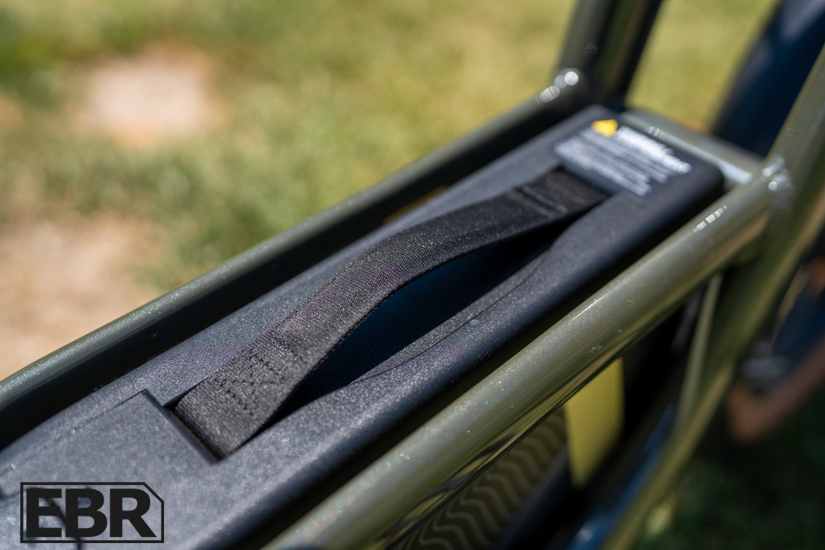 Segway Muxi battery handle grip detail showing integrated carrying handle design